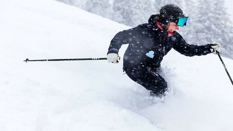 Camilla Sylling Clausen, generalsekretær i Alpinanleggenes Landsforening, forteller om historisk sterke tall i norske heisanlegg denne vinteren. Her kjører hun pudder i Oslo Vinterpark denne vinteren.