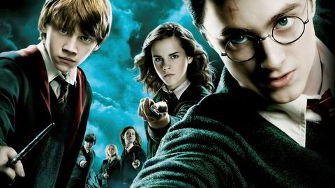 Harry Potter-lesere har fått med seg hvordan lord Voldemorts tilhengere sikret seg Magidepartementet. Det norske utenriksdepartement er også et magidepartement, mener artikkelforfatteren.