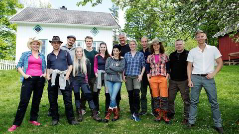«Farmen kjendis» med programleder Gaute Grøtta Grav (til høyre) har vært en stor seersuksess for TV 2 i januar.