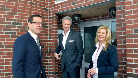 Styremedlem Elin Karfjell (fra høyre) og styreleder Anders Onarheim i oljeselskapet North Energy sammen med selskapets advokat Rasmus Asbjørnsen i advokatfirmaet Haavind. 
                  Foto: Rune Ytreberg