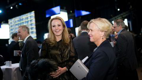 Kulturminister Linda Hofstad Helleland møtte forgjengeren Thorhild Widvey, som var kulturminister da de borgerlige la de rødgrønnes boklov i skuffen etter regjeringsskiftet i 2013, på NHOs årskonferanse.