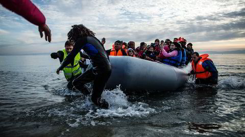 Flyktninger på vei mot et nytt liv. Foto: Manu Brado/AP/NTB Scanpix