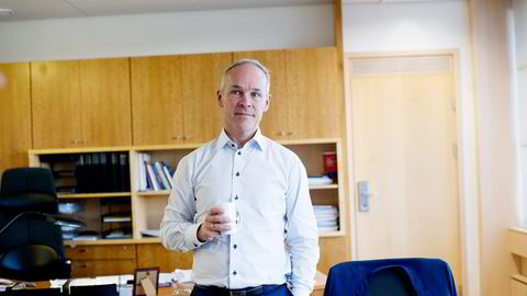 Statsråd Jan Tore Sanner (H) advarer kommunene mot vennetjenester og å "se lettere" på noen søknader. Foto: Mikaela Berg