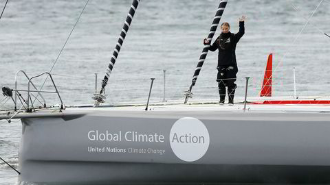 Den unge svenske klimaaktivisten Greta Thunberg startet å skolestreike for klima. Nå er hun invitert til klimatoppmøte i New York, men nekter å fly dit. Løsningen ble å seile med en høyteknologisk konkurranseyacht med den yngste sønnen til den monegaskiske prinsessen Caroline, Pierre Casiraghi som skipper.