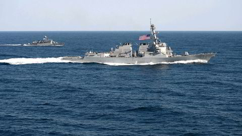 Den amerikanske destroyeren USS Lassen passerte tidligere i år innenfor 12 nautiske mil fra Spratlyøyene i Sør-Kinahavet, som Kina legger krav på. Her er skipet under en fellesøvelse med Sør-Korea i mars. Foto: Martin Wright/US Navy/AFP/NTB Scanpix