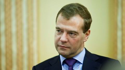 Russlands statsminister Dmitrij Medvedev anklager USA for økonomisk krigføring.