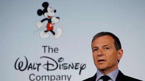 Disney-sjef Bob Iger tjener over en halv milliard kroner, noe som har fått en av arvingene til å se rødt.