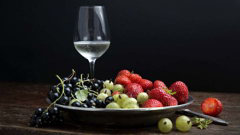 Strålende kombo. Norske bær og italiensk vin av moscato- eller brachetto-druen. Foto: Mette Randem