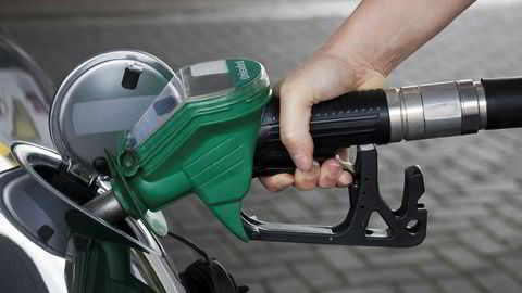 Mangel på biodrivstoff er spesielt problematisk for rutebussektoren, som ofte har krav om bruk av biodrivstoff i sine anbudskontrakter med fylkeskommunene, skriver artikkelforfatteren