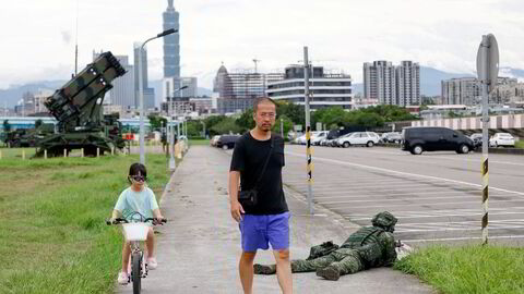 Livet går videre for taiwanerne, selv om militæret øver på krig midt i hovedstaden Taipei.