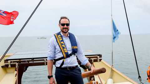 Under sitt besøk på Fiji seilte kronprins Haakon blant annet på en fijiansk tradisjonell båt, drua.