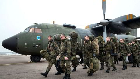 Tyske Nato-soldater på en flyplass i Kaunas i Lithauen tidligere i februar. Nato øker tilstedeværelsen i alliansens østligste land som svar på Russlands aktivitet i Ukraina.