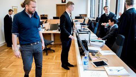 Petter Smedvig Hagland er sammen med Kjetil Andersen (i midten) og Thomas Mjeldheim (sittende) saksøkt for 130 millioner kroner av Alfred Ydstebø.