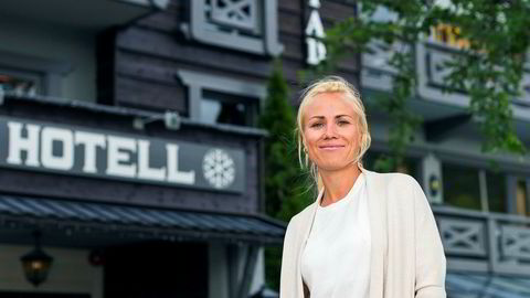 Marte Steimler Torset fryder seg over rekordbesøk av asiatiske gjester på Skogstad Hotell i Hemsedal.
