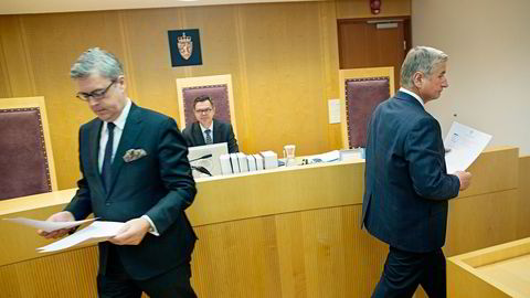 – Ingen kan kontrollere markedet, sier Christen Sveaas. Til venstre bostyrer Håvard Wiker og i midten dommeren, Leif Villars-Dahl. Foto:
