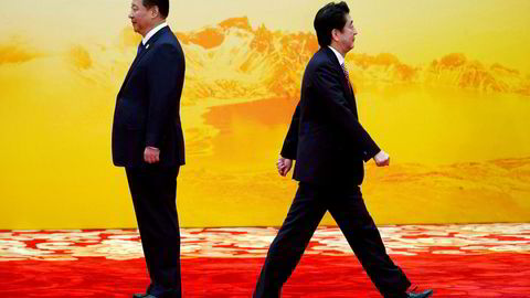 Det har vært isfront mellom Kina og Japan de siste seks årene. Statsminister Shinzo Abe (til høyre) er invitert til Kina denne uken. Begge land er innstilt på å bedre forholdet og fronte nye handelsavtaler for Asia-regionen. USA skyves ut i kulden. Her med Kinas president Xi Jinping.