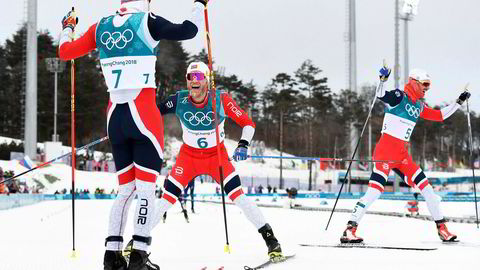 Simen Hegstad Krüger, Martin Johnsrud Sundby og Hans Christer Holund fra Oslo-klubbene Lyn og Røa jubler for tredobbelt på tremila i OL. De tre løperne utgjør tre av fire løpere, som er tatt ut til å gå 15-kilometeren fredag og Oslo-klubbene kommer trolig også til å utgjøre minst halvparten av stafettlaget kommende uke.