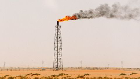 Bildet er fra Khurais-feltet, 150 kilometer fra Riyadh. Foto: Ali Jarekji, Reuters/NTB Scanpix