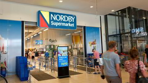 Capital Economics venter at den svenske kronen vil svekke seg betydelig i løpet av året. Her fra Nordby Supermarket i Sverige.