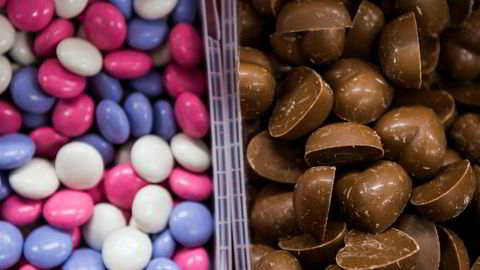 Artikkelforfatterne er reagerer kraftig på at sjokolade, godteri og brus får tilleggsavgift, mens andre sukkerholdige varer går klar.