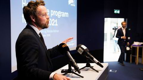 Høyre-toppene Torbjørn Røe Isaksen (til venstre) og Nikolai Astrup presenterte onsdag førsteutkastet til stortingsvalgprogram for 2017 til 2021. Foto: Berit Roald/