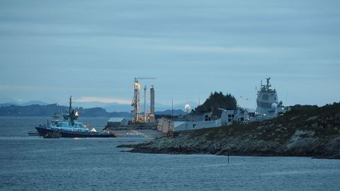 Fregatten KNM Helge Ingstad er evakuert og står i fare for synke etter en kollisjon med en tankbåt ved Stureterminalen i Øygarden. Alle i fregatten er evakuert.