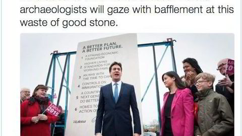 London-ordfører Boris Johnson tvitret om Ed Milibands avduking av en 2,5 meter høy monolitt med seks valgløfter. Faksimile: Twitter.com