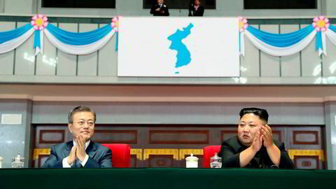 Moon Jae-in ber om en fredfull fremtid fremover mellom sør-koreanere og nord-koreanere. Her er han med Nord-Koreas leder Kim Jong Un.