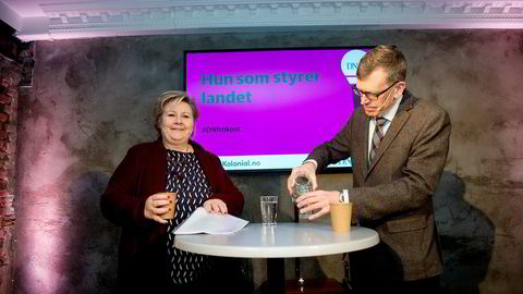 Statsminister Erna Solberg snakket om digitalisering, perspektivmeldingen og utfordringer knyttet til den nye parlamentariske situasjonen på Stortinget på DNs frokostmøte «Hun som styrer landet». Til høyre DNs politiske redaktør Kjetil B. Alstadheim.