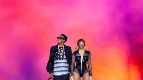 Jay Zs varslede søksmål kan svekkes av Aspiros børsmelding som ble sendt ut i forbindelse med budet på selskapet, mener jurister. Her artisten med Beyoncé. Foto: Rob Hoffman/AP/NTB Scanpix