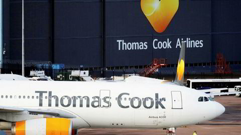 Thomas Cooks fly er parkert i store deler av Europa, men den nordiske delen av flyselskapet og reiseselskapet Ving lever videre på bankenes nåde. Snart må den nordiske delen finne nye eiere. Bildet er fra flyplassen i Manchester, ett av de store knutepunktene for Thomas Cook Airlines frem til nylig.