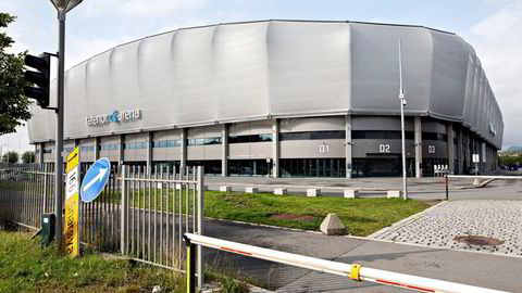 Millionene har rent ut av Telenor Arena siden åpningen i 2009. Tomten og arenaen har nå en bokført verdi på 424,5 millioner kroner. Foto: Aleksander Nordahl