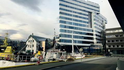 Clarion The Edge i Tromsø har løftet konkurransen mellom hotellene i byen betraktelig og det hjelper at byggearbeidene i havnen er ferdig. I nest øverste etasje, bak gjerdet og vendt delvis bort fra havnen, ligger en hotellbar som trekker ned inntrykket.