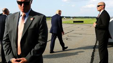Secret Service-agenter fotfølger president Donald Trump overalt, og ser og hører det meste. Nå har minst én etterretningsagent varslet om mulige ulovlige løfter Trump skal ha gitt til blant annet Ukrainas president.