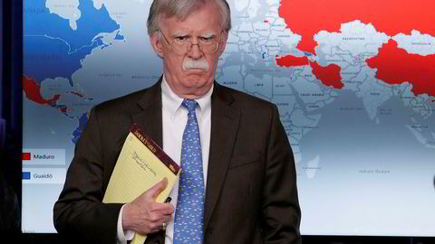 USAs nasjonale sikkerhetsrådgiver John Bolton advarer mot å «røre» Venezuelas opposisjonsleder Juan Guaidos.