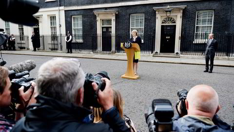 Storm i vente. Theresa May er Storbritannias nye statsminister. – Hun har ventet lenge i skyggene. Det er ingen tilfeldighet at det er når mennene stikker av, at hun får sjansen, sier professor Michelle Ryan. Foto: Oli Scarff/AFP/NTB Scanpix