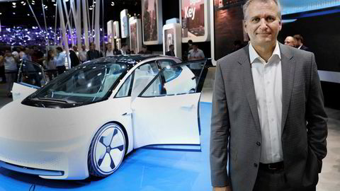 Terje Male, konsernsjef i Møller Mobility Group. Her under bilmessen i Paris i 2016, og avdukingen av konseptelbilen Volkswagen I.D.