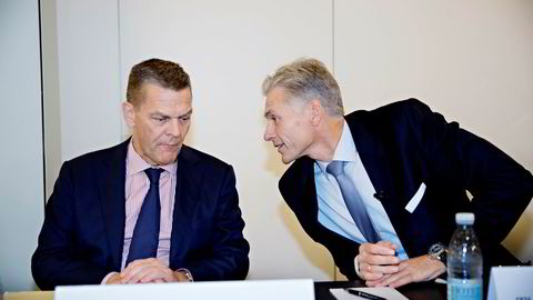 Norske Thomas Borgen (til høyre) trakk seg som konsernsjef i Danske Bank for to uker siden som følge av hvitvaskingskandalen i banken. Til venstre er styreleder Ole Andersen, som har sagt han har tillit til Borgen.