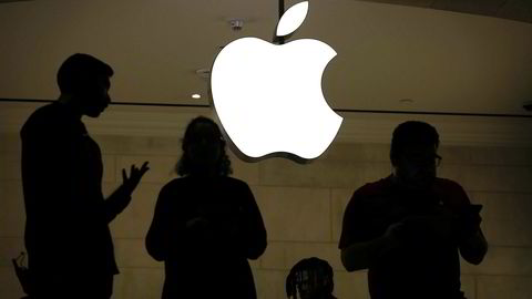 Fra Apples butikk på Grand Central Terminal i New York torsdag, samme dag som selskapet stupte nær ti prosent på børsene og sendte skjelvinger gjennom finansmarkedene i frykt for globale virkninger av nedbremsing i kinesisk økonomi.