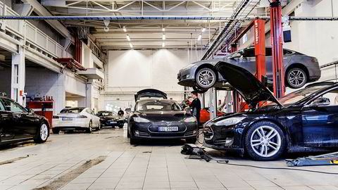 Med økt salg må også resten av verdikjeden utbedre. Tesla skal åpne et nytt servicesenter i Oslo. Her fra Teslas servicesenter på Skøyen.