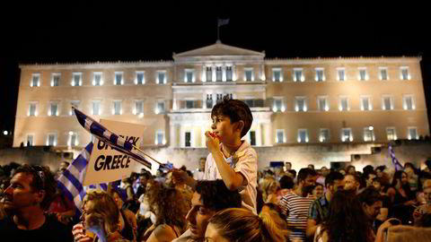 Adonis (18) og Sokratis (7) Dekas på Syntagmaplassen i Aten. Foto: Aleksander Nordahl