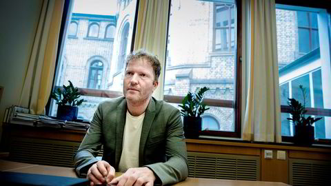 Sigbjørn Gjelsvik (Sp) var saksordfører for saken i Stortinget. Han mener deler av den nye hvitvaskingsloven er litt fremmed i norsk sammenheng.