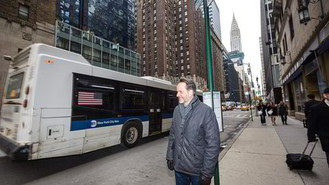 Hexagon-sjef Jon Erik Engeset lager drivstoff­tanker til New Yorks gassbusser med teknologi fra Raufoss. Foto: Johannes Worsøe Berg