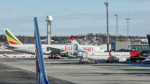 Norwegian har falt over ti prosent på Oslo Børs siden flytragedien i Etiopia på søndag. Norwegian har satt alle sine Boeing 737 Max 8-fly på bakken.