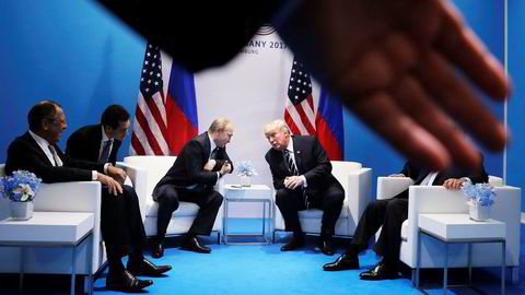 Vladimir Putin og Donald Trump i passiar da de sist møttes, under G20-toppmøtet i Hamburg sist måned. Men forholdet mellom Russland og USA har ikke vært så dårlig siden Sovjetunionens fall.