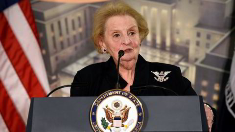 Tidligere utenriksminister Madeleine Albright er en av flere tidligere ministere som har undertegnet et opprop mot Trumps kriseerklæring. Her taler under på et arrangement i Washington i januar for to år siden.