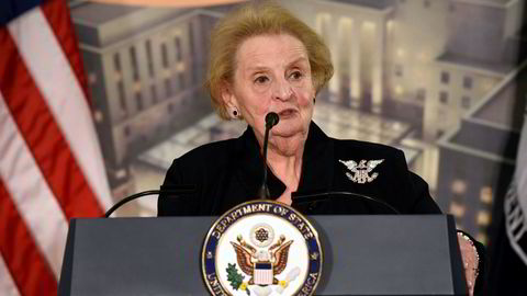 Tidligere utenriksminister Madeleine Albright er en av flere tidligere ministere som har undertegnet et opprop mot Trumps kriseerklæring. Her taler under på et arrangement i Washington i januar for to år siden.