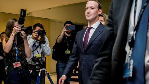 – Vi har lært masse siden 2016, da vi åpenbart var bakpå når vi trengte å forsvare oss mot stater som prøvde å påvirke, sa Mark Zuckerberg på tv-programmet Good Morning America i april. Her under en politisk høring i Washington.