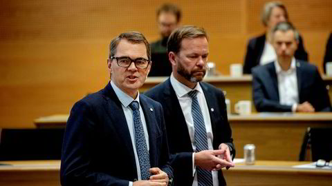 Hydro-sjef Svein Richard Brandtzæg (til venstre) og finansdirektør Eivind Kallevik legger torsdag frem selskapets resultater for fjerde kvartal.