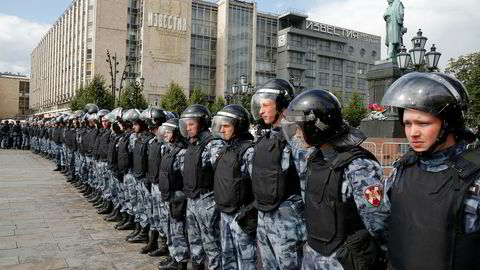 En stor gruppe opprørspoliti var kalt ut for å stanse demonstranter i Moskva lørdag